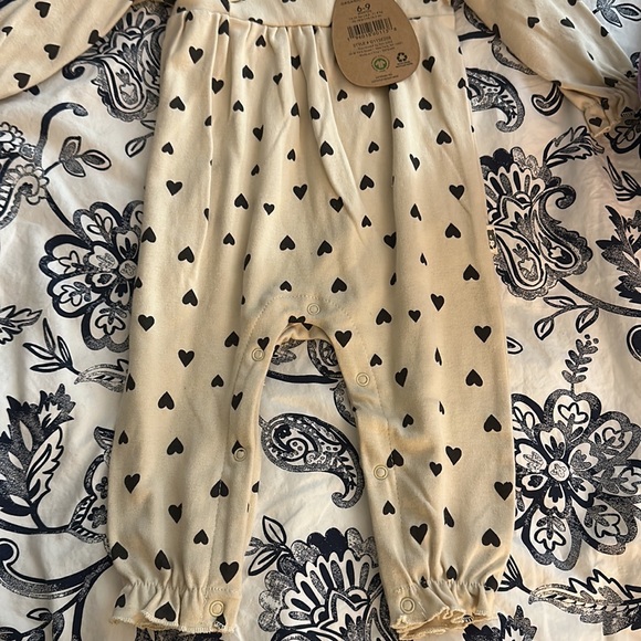 Organic cotton girls onesie new 6-9 months - Picture 2 of 3